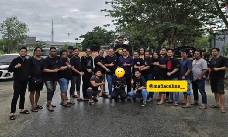Tangkapan layar penangkapan pelaku pembunuhan di Jalan Indrakilla oleh petugas Kepolisian. (doc. Instagram @mafiaonline_)