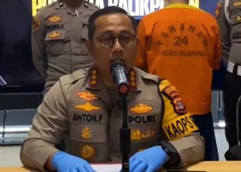 Kapolresta Balikpapan, Kombes Pol Anton Firmanto, dalam konferensi pers ungkap kasus pembunuhan di Jalan Indrakilla. (doc. Polresta Balikpapan)