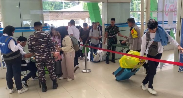 Pengamanan maksimal di Pelabuhan Semayang oleh petugas. (doc. Humas Polda Kaltim)