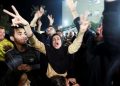 Warga Gaza merayakan kegembiraan pasca pengumuman gencaran senjata. (Dok. Reuters)