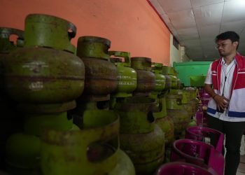 Pertamina Patra Niaga Regional Kalimantan bersama Direktorat Jenderal Minyak dan Gas Bumi (Dirjen Migas) serta Dinas Perdagangan Kota Balikpapan melakukan inspeksi mendadak (sidak) di sejumlah pangkalan LPG di Balikpapan. (dok. Pertamina Patra Niaga)