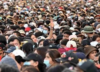 Ilustrasi kerumunan orang. (doc. Istimewa)