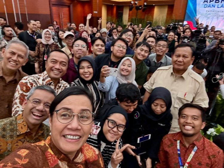 Menteri Keungan Sri Mulyani beserta jajaran di rapat Tutup Kas APBN 2024 dan launching Core Tax di Kementerian Keuangan. (doc. Instagram @smindrawati)