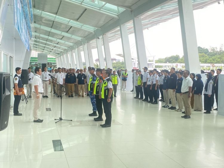Apel pembukaan Posko Terpadu Lebaran 2024 di Bandara Sams Sepinggan Balikpapan. (Dok. MHD/PortalBalikpapan)