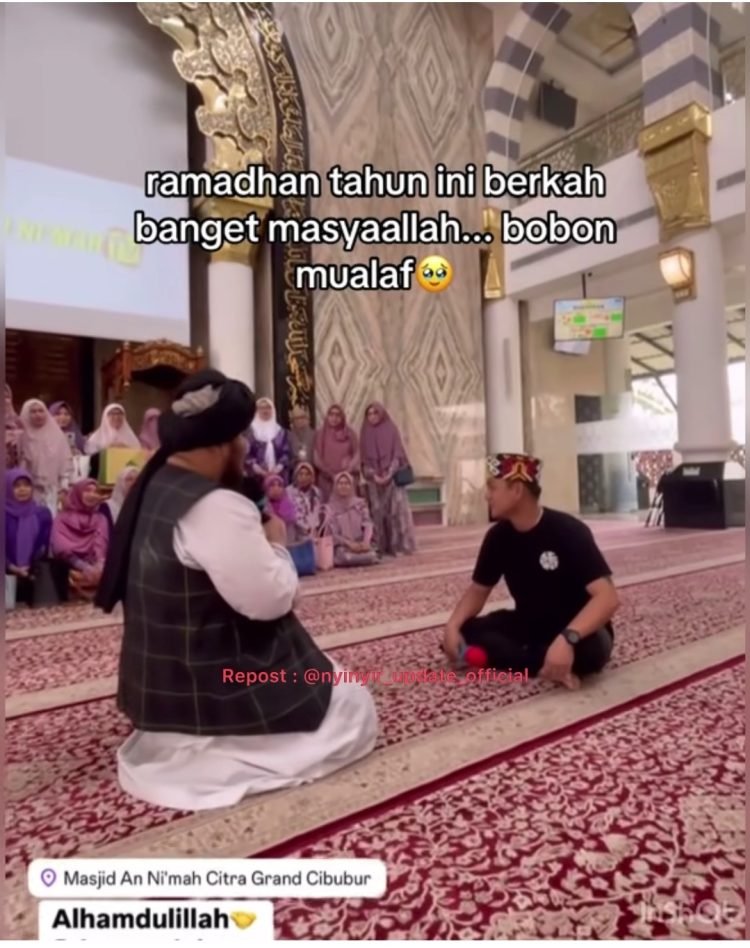 Tangkapan layar momen Bobon Santoso mengucap dua kalimat syahadat. (Dok. Istimewa)