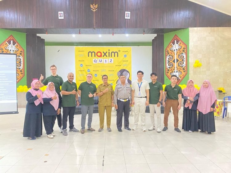 Kolaborasi Unik: Maxim, Guru, dan Polisi Edukasi Siswa Soal Keselamatan dan Bahasa Inggris. (Dok. MHD/PortalBalikpapan)
