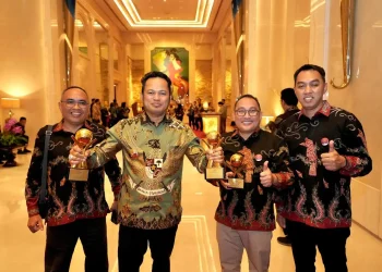 Gubernur Rudy Mas'ud Raih Penghargaan Top Pembina BUMD 2025. (Dok. Pemprov Kaltim)