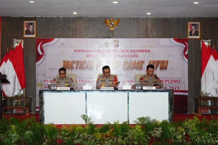 Melatih Kesiapan, Mengawal Demokrasi: Polda Kaltim Gelar Tactical Floor Game. (Dok. Humas Polda Kaltim)