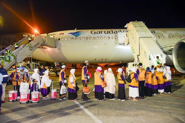 Kloter pertama jamaah haji 2025 diberangkatkan dari Bandara SAMS Sepinggan, Balikpapan menuju Tanah Suci. (Dok. MHD/PortalBalikpapan)