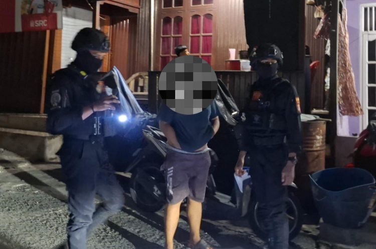 Patroli malam Polresta Balikpapan cegah tawuran dan ungkap dugaan narkoba. (Dok. MHD/PB)