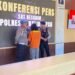Tersangka JH (38) ditangkap di kediamannya di Jalan Gajah Mada. (Dok. Muhammad/PortalBalikpapan)