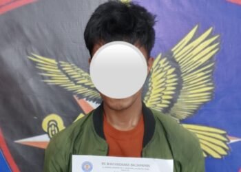 Tersangka HRY (30) diamankan Satpolairud di pesisir Manggar Baru. (Dok. MHD/PortalBalikpapan)