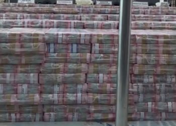 Tangkapan layar tumpukan uang hasil sitaan Kejagung. (Dok. Istimewa)