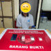 Tersangka AW, bapak tiga anak, diamankan Satresnarkoba Polresta Balikpapan. (Dok. MHD/PortalBalikpapan)