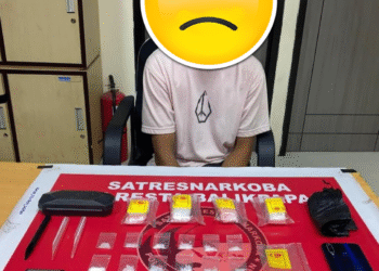 ZA dan barang bukti sabu diamankan di Gunung Bugis. (Dok. MHD/PortalBalikpapan)