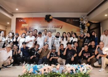 Kemeriahan acara Fuso 55th Anniversary di tepi laut Balikpapan, penuh semangat dan kebersamaan. (Dok. FR/Dipo)