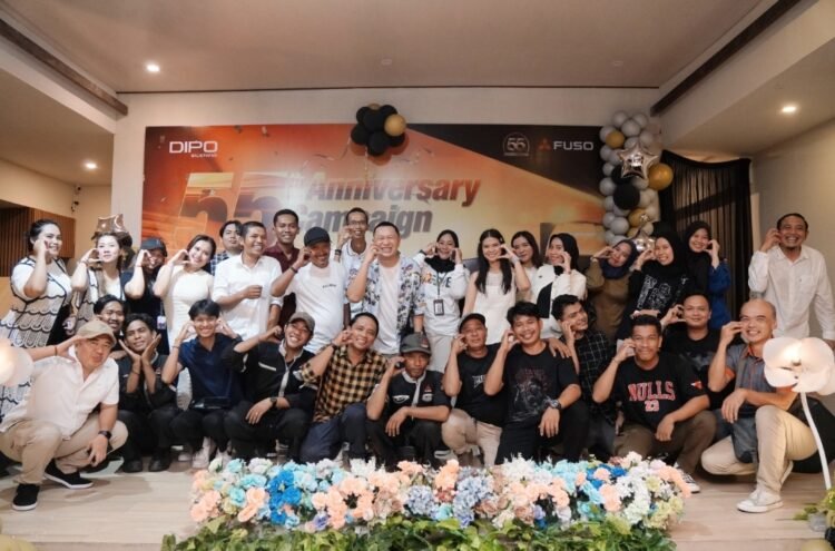 Kemeriahan acara Fuso 55th Anniversary di tepi laut Balikpapan, penuh semangat dan kebersamaan. (Dok. FR/Dipo)