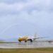 Penerbangan perdana Scoot TR710 disambut meriam air di Bandara Wina. (Dok. Ist/PortalBalikpapan)