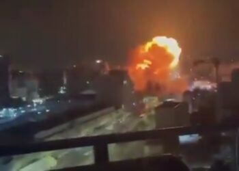 Tangkapan layar serangan Iran ke Ibu Kota Israel, Tel Aviv. (Dok. X)