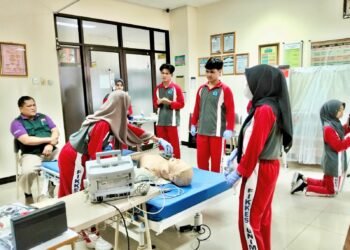 Mahasiswa Unimus serius mengikuti pelatihan BTCLS Angkatan ke-118 sebagai bekal menghadapi situasi kritis di dunia kerja. (Dok. PR/PB)