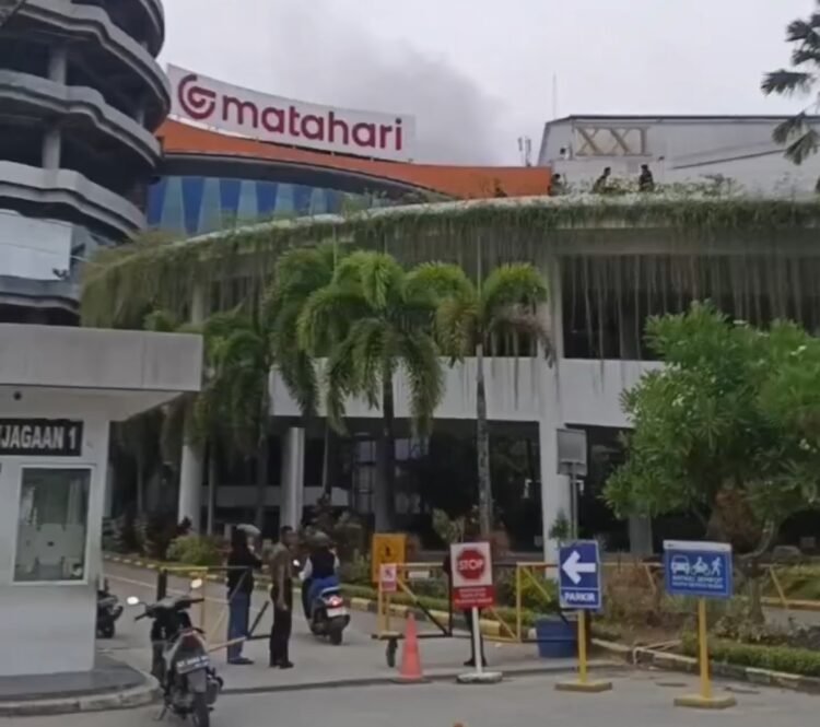 Tangkapan layar kedua kalinya Big Mall Samarinda terbakar. (Dok. Istimewa)