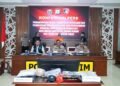 Konferensi pers Polda Kaltim ungkap kronologi penyerangan berdarah yang menewaskan satu orang di Paser. (Dok. Humas Polda Kaltim)