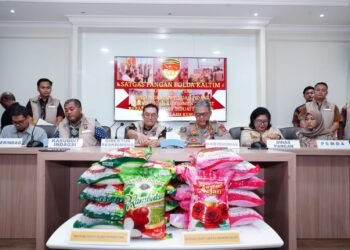 Konferensi pers pengungkapan beras premium palsu di Polda Kaltim. (Dok. Humas Polda Kaltim)