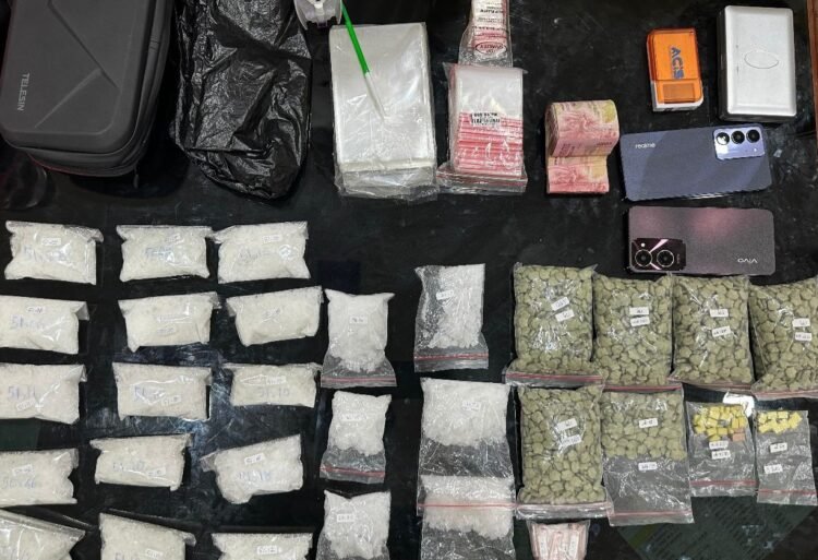 Barang Bukti sabu dan 2.560 ekstasi diamankan Ditresnarkoba Polda Kaltim. (Dok. Muhammad/PortalBalikpapan)