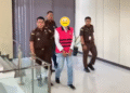 Mantan Sekretaris KPU Balikpapan, SY, resmi ditahan Kejari Balikpapan terkait dugaan korupsi dana hibah Pilkada 2020. (Dok. Muhammad/PortalBalikpapan)