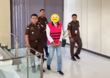 Mantan Sekretaris KPU Balikpapan, SY, resmi ditahan Kejari Balikpapan terkait dugaan korupsi dana hibah Pilkada 2020. (Dok. Muhammad/PortalBalikpapan)