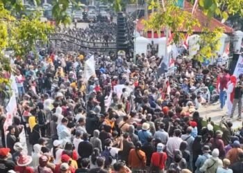 Tangkapan layar unjuk rasa besar di Pati, Jawa Tengah, tuntut Bupati Sudewo mundur dari jabatan. (Dok. Istimewa)