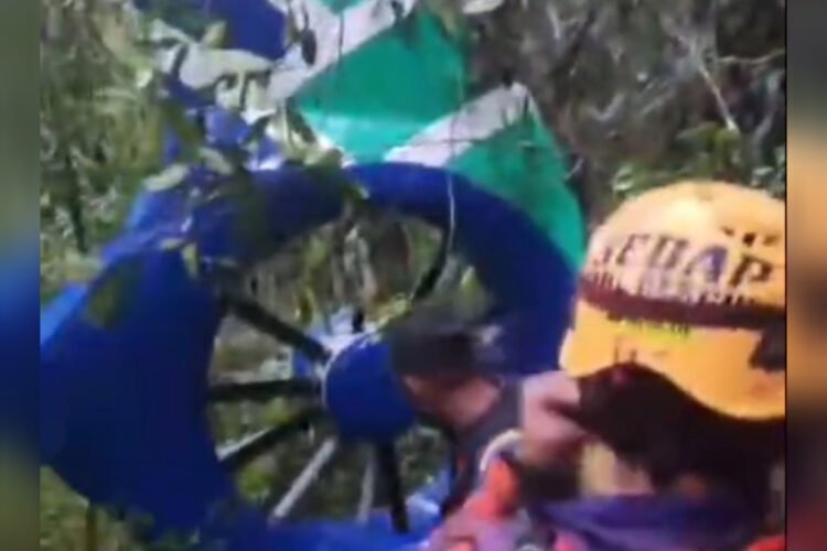 Tim SAR menemukan reruntuhan helikopter Eastindo Air di Kalimantan Selatan. (Dok. Tangkapan Layar/Kalsel Today)