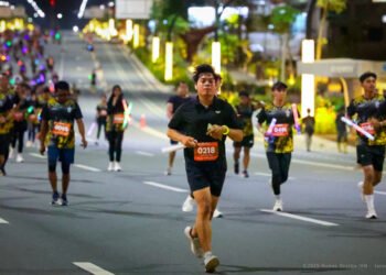 Para peserta Qubika Nusantara Glow Run 7K 2025 memeriahkan running event sejauh 7 kilometer di wilayah Nusantara saat malam hari. (Dok. Humas Otorita IKN)