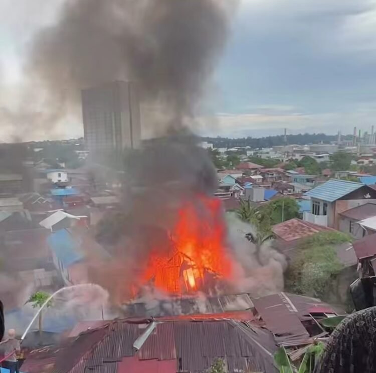 Tangkapan layar kebakaran di Jalan Al-Falaah atau Jalan Kilat. (Dok. M Syahid/Istimewa)