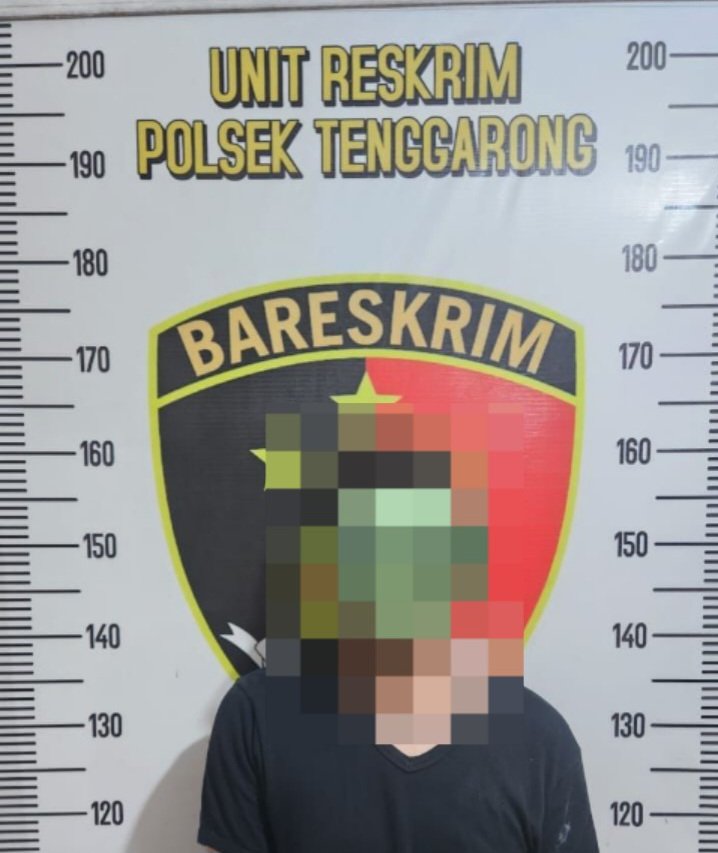 Tersangka pencurian handphone diamankan Polsek Tenggarong bersama barang bukti di Samarinda. (Dok. Humas Polda Kaltim)