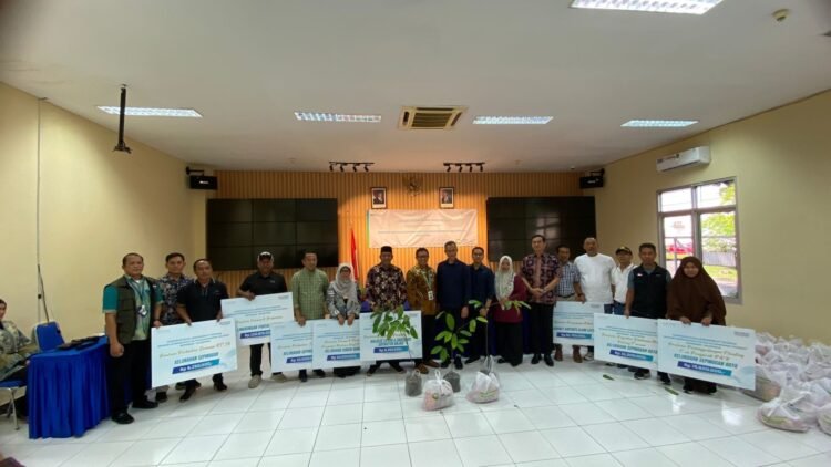 Bandara Sepinggan Salurkan 1.500 Paket Sembako untuk Warga Sekitar. (Dok. Muhammad/PortalBalikpapan)