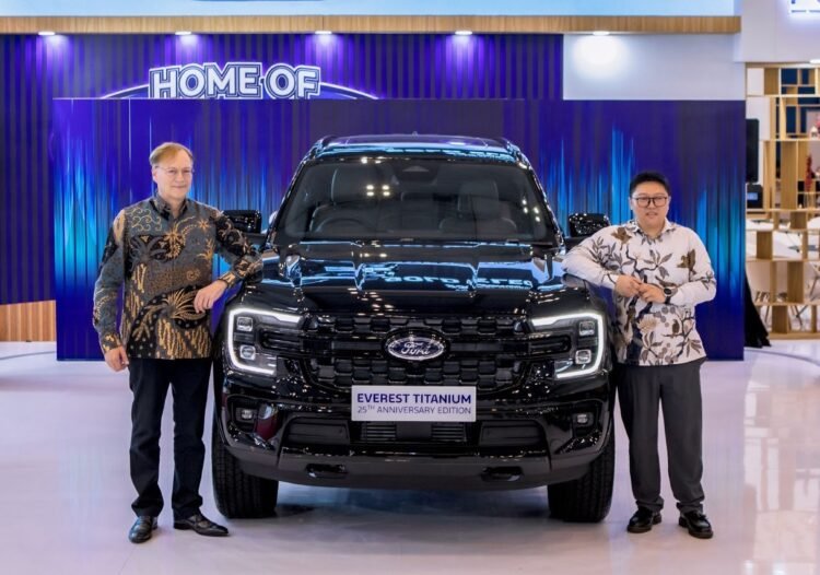 (Kiri) Roelof Lamberts, Regional Director Ford RMA Indonesia; (kanan) Erik Pascanugraha, Sales Director Ford RMA Indonesia. (Dok. IH/PortalBalikpapan)