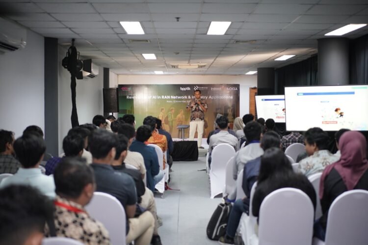 Peserta mendengarkan materi terkait kecerdasan artifisial pada kegiatan GenSi. (Dok. IOH)