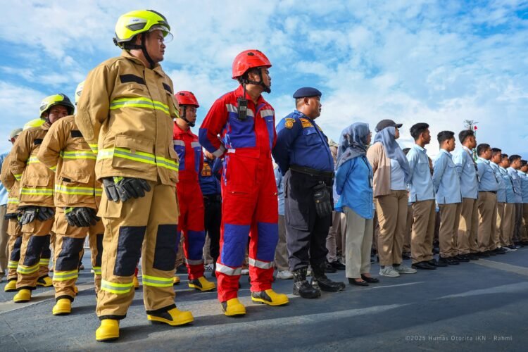 Petugas gabungan mengikuti apel kesiapsiagaan pelayanan kunjungan Natal dan Tahun Baru di Ibu Kota Nusantara. (Dok. Humas Otorita IKN)