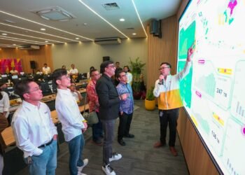 Aktivitas pemantauan jaringan Indosat dilakukan secara terpusat melalui Digital Intelligence Operation Center (DIOC) menjelang libur akhir tahun. (Dok. IOH/Taufik)