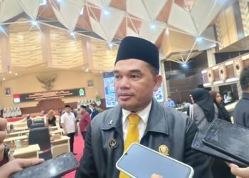Ketua DPRD Kaltim Hasanuddin Mas'ud saat berbincang dengan insan media. (PB)