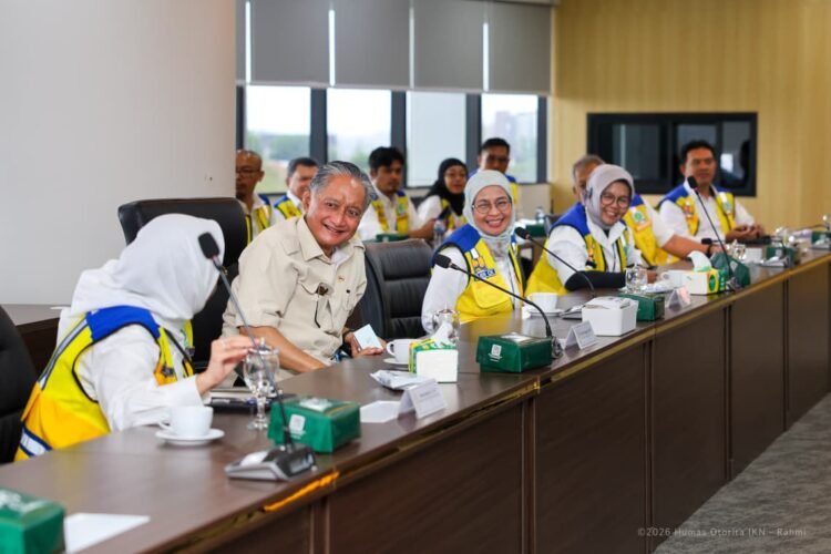 Jajaran Otorita IKN dan Kementerian PU mengikuti rapat koordinasi percepatan pembangunan infrastruktur pascakunjungan kerja Presiden di Nusantara. (Dok. Humas Otorita IKN)