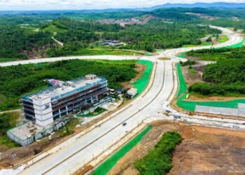 Tampak udara pembangunan Jalan 1B–1C di Kawasan Inti Pusat Pemerintahan (KIPP) IKN yang hampir rampung. (Dok. Humas Otorita IKN)