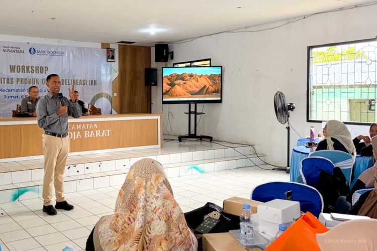 Pelaku UMKM mendapat pelatihan literasi keuangan digital di Samboja. (Dok. Humas Otorita IKN)