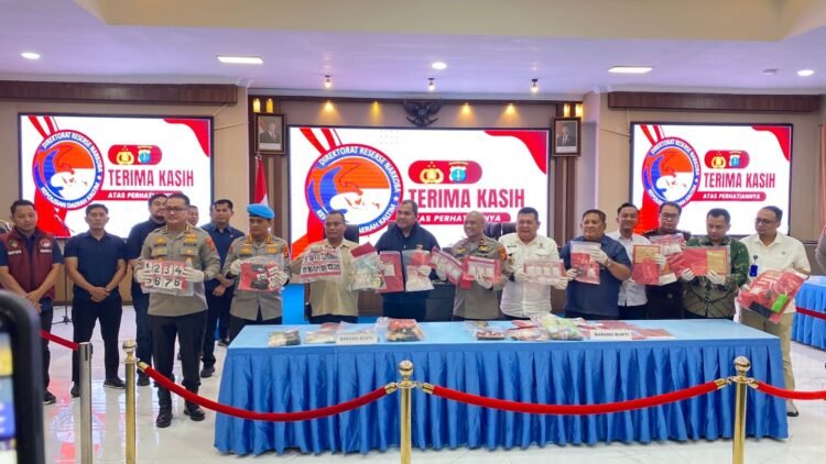 Konferensi pers di Mapolda Kaltim: 163 perkara narkotika terungkap, hampir 8 kg sabu disita. (Dok. Muhammad/PortalBalikpapan)