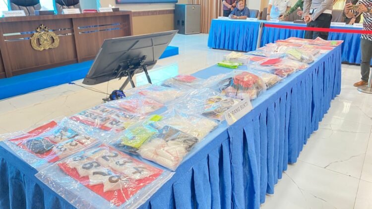 Dirresnarkoba Polda Kaltim ungkap keterlibatan pelajar sebagai kurir jaringan narkotika. (Dok. Muhammad/PortalBalikpapan)