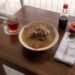 Semangkuk soto hangat racikan Pak Iket tersaji lengkap dengan sambal dan kecap, menghadirkan cita rasa khas yang menggoda selera di Terminal Tingkir, Salatiga. (FOTO: Imam/PortalBalikpapan)