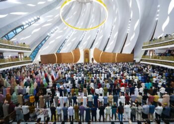 Salat Iduladha perdana di Masjid Negara IKN! Ribuan paket daging kurban disalurkan untuk warga dan pekerja. (Dok. Humas Otorita IKN)