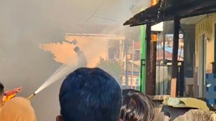Tangkapan layar kebakaran di Jalan Sulawesi atau Gang Buntu. (Dok. Tangkapan Layar)