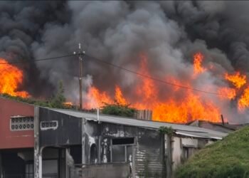 Kebakaran melanda permukiman warga di kawasan Dahor, Balikpapan Barat, Rabu (20/8/2026) pagi. Sebanyak 11 rumah dan tiga sepeda motor dilaporkan rusak. (DOK. Tangkapan Layar)